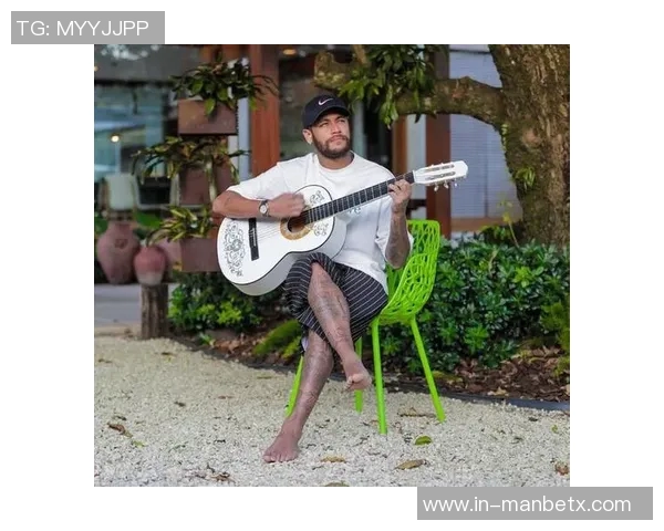 内马尔健身房自拍照引发热议展现运动激情与坚持不懈的决心 内马尔健身房自拍照引发热议展现运动激情与坚持不懈的决心